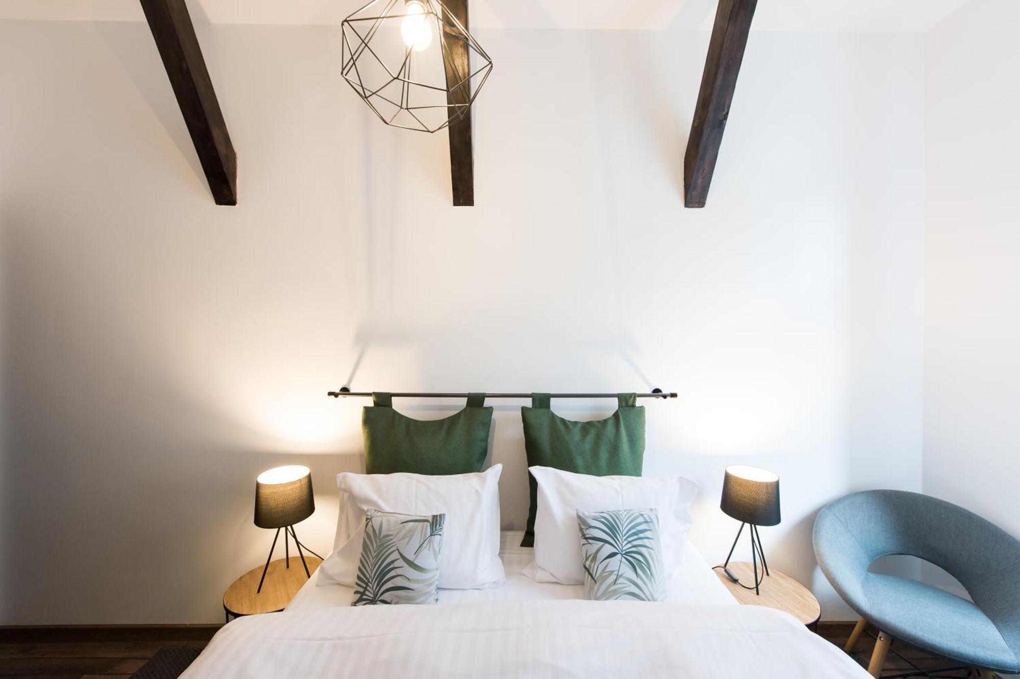 Lovely Brasov Flat With Patio And Mountain Views ภายนอก รูปภาพ