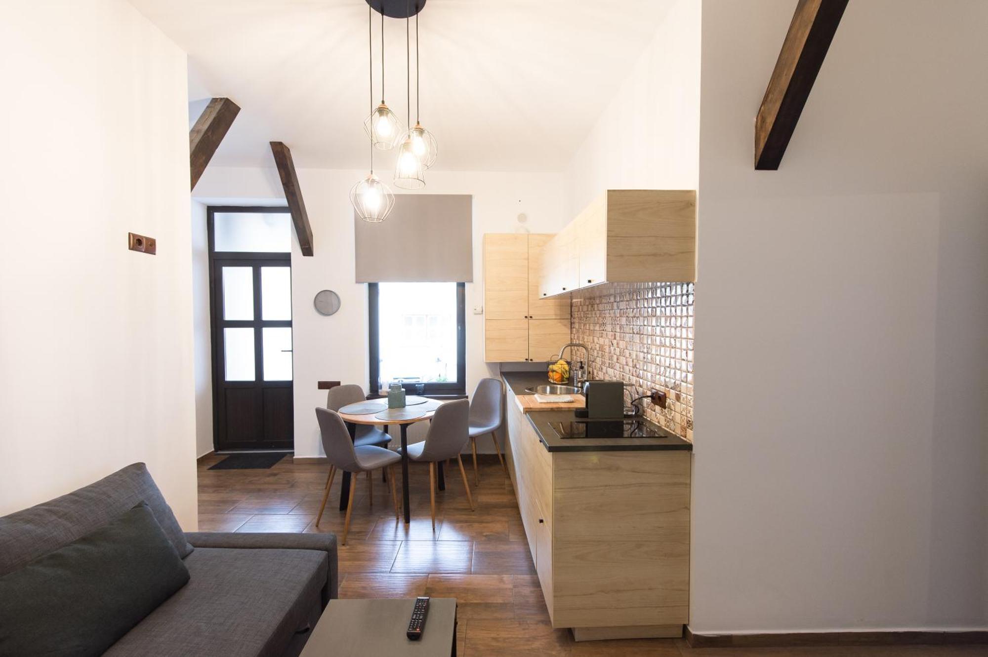 Lovely Brasov Flat With Patio And Mountain Views ภายนอก รูปภาพ