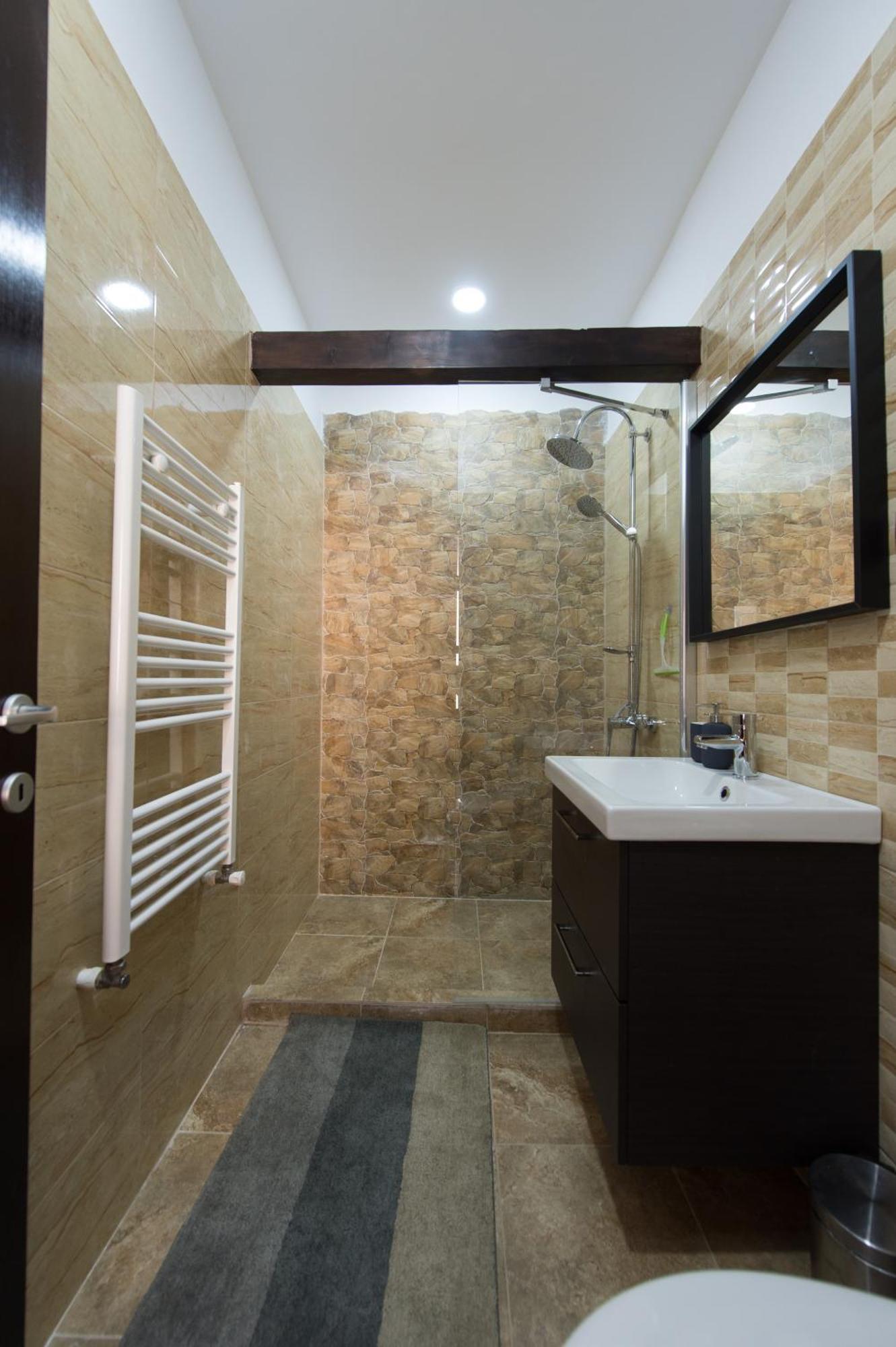 Lovely Brasov Flat With Patio And Mountain Views ภายนอก รูปภาพ