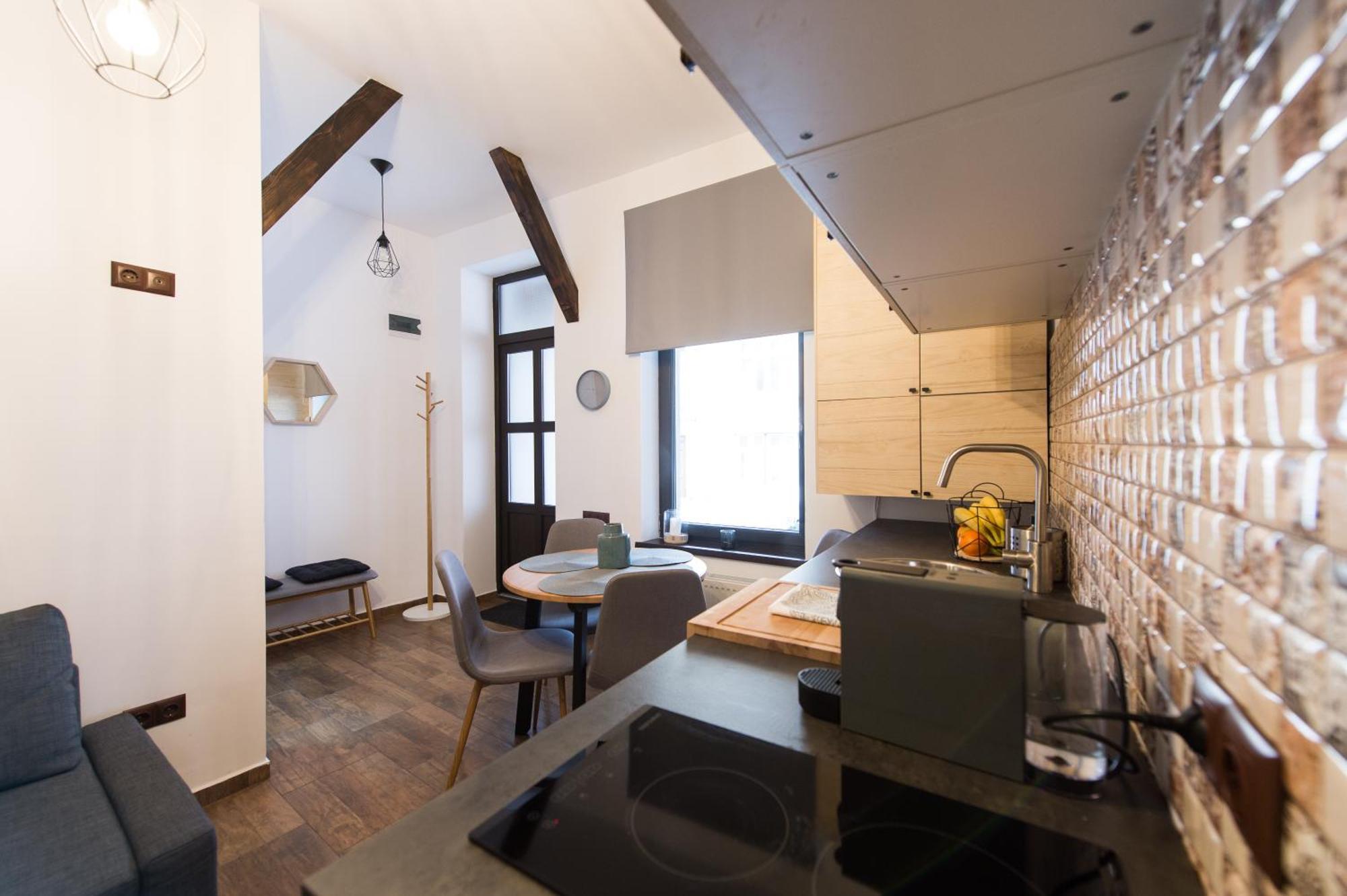 Lovely Brasov Flat With Patio And Mountain Views ภายนอก รูปภาพ