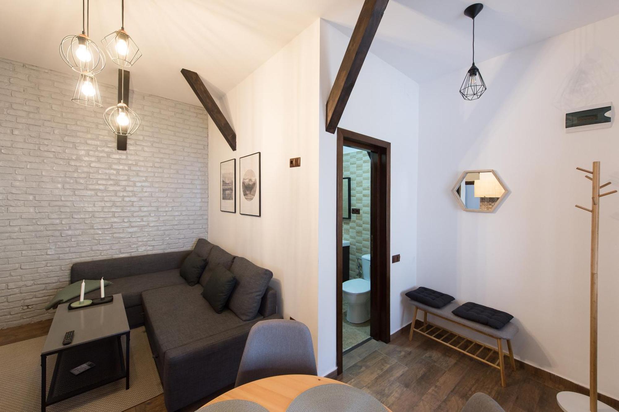 Lovely Brasov Flat With Patio And Mountain Views ภายนอก รูปภาพ