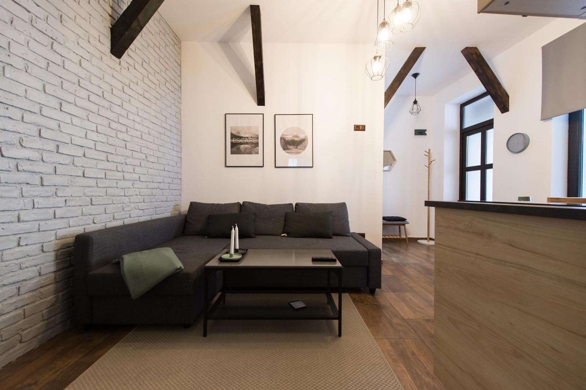 Lovely Brasov Flat With Patio And Mountain Views ภายนอก รูปภาพ