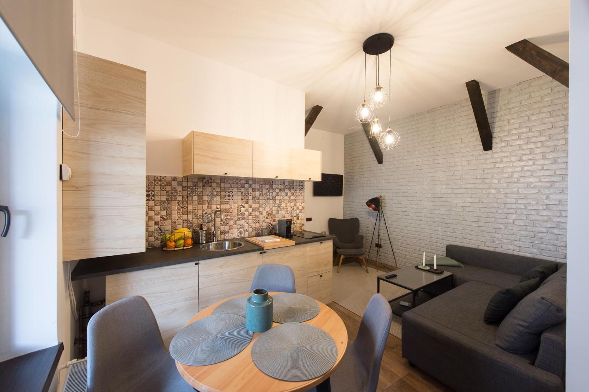 Lovely Brasov Flat With Patio And Mountain Views ภายนอก รูปภาพ