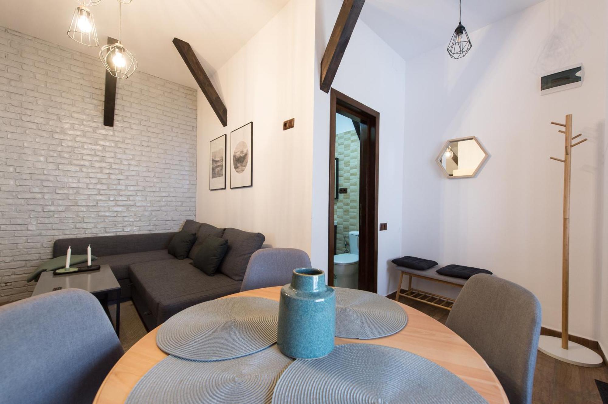 Lovely Brasov Flat With Patio And Mountain Views ภายนอก รูปภาพ
