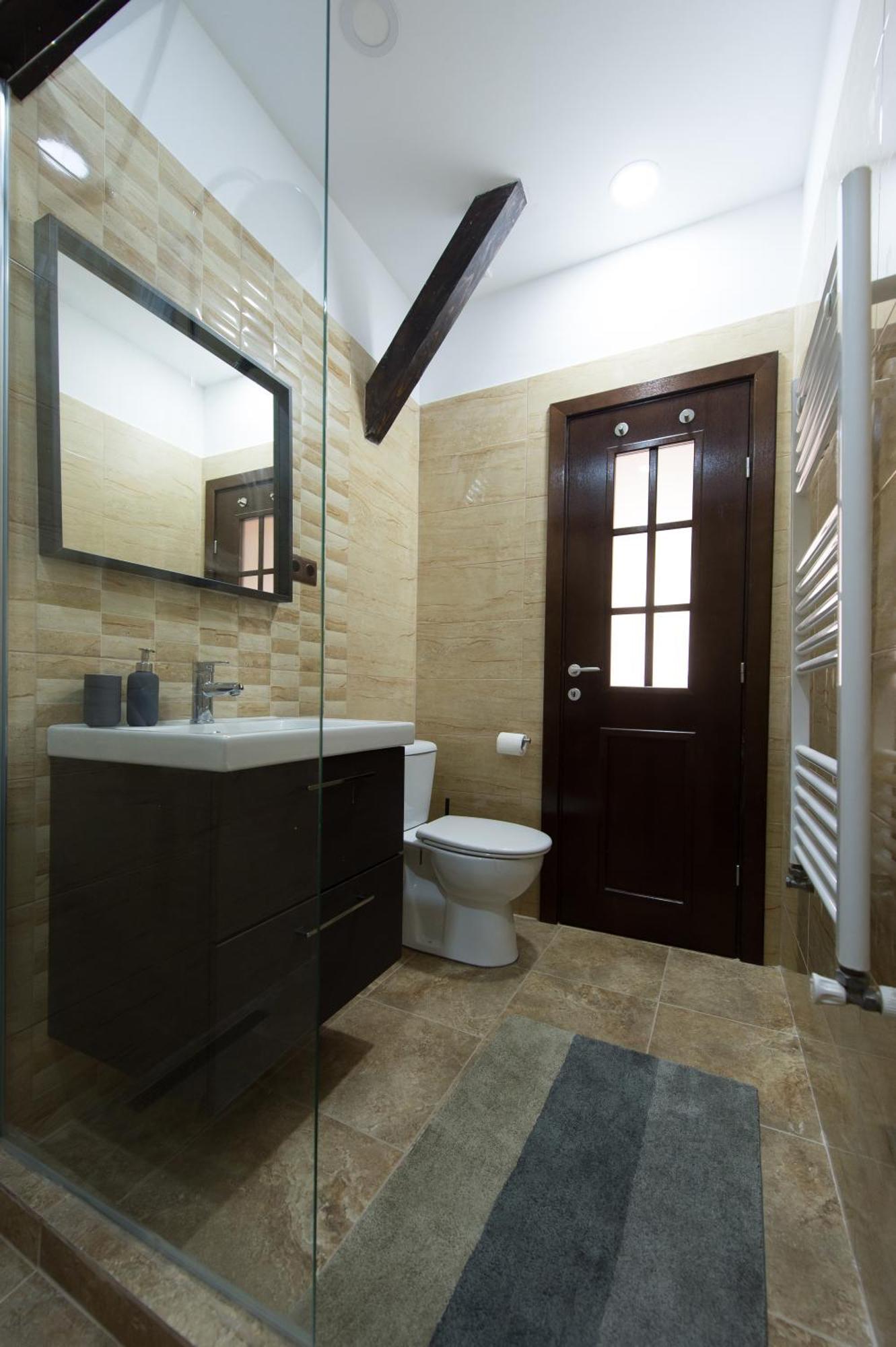 Lovely Brasov Flat With Patio And Mountain Views ภายนอก รูปภาพ