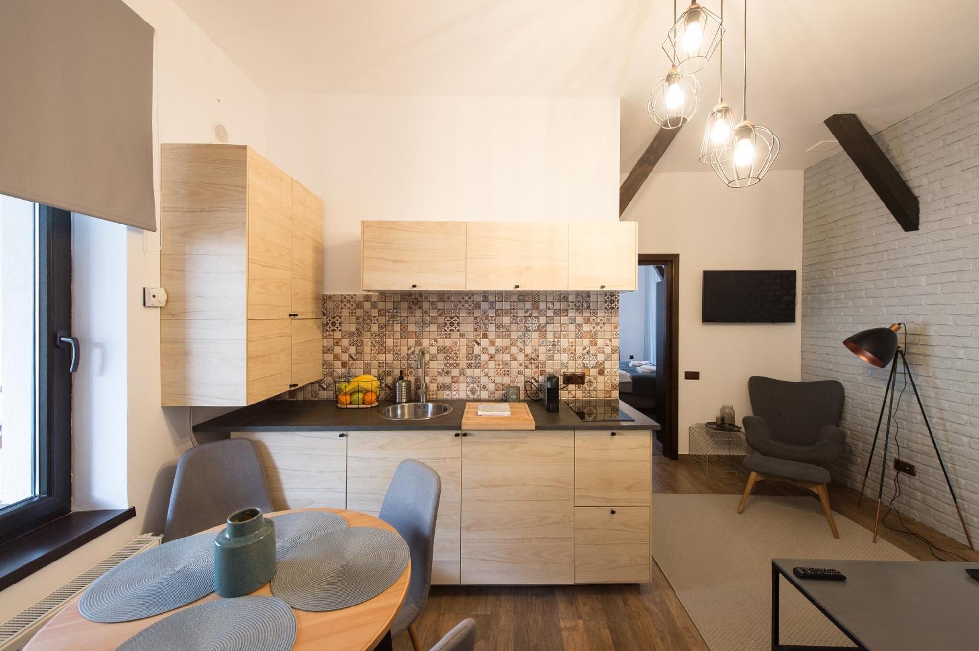 Lovely Brasov Flat With Patio And Mountain Views ภายนอก รูปภาพ