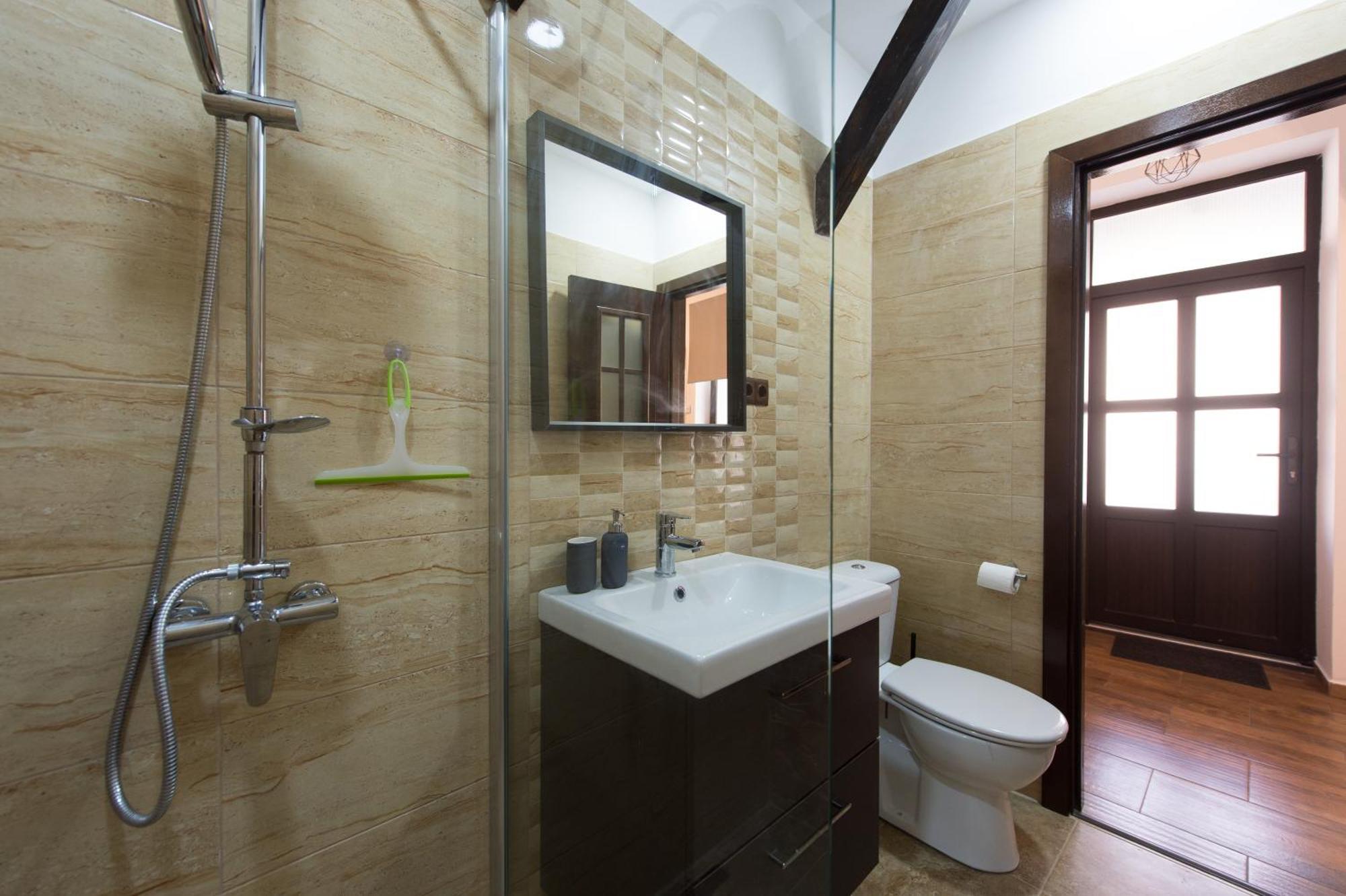 Lovely Brasov Flat With Patio And Mountain Views ภายนอก รูปภาพ