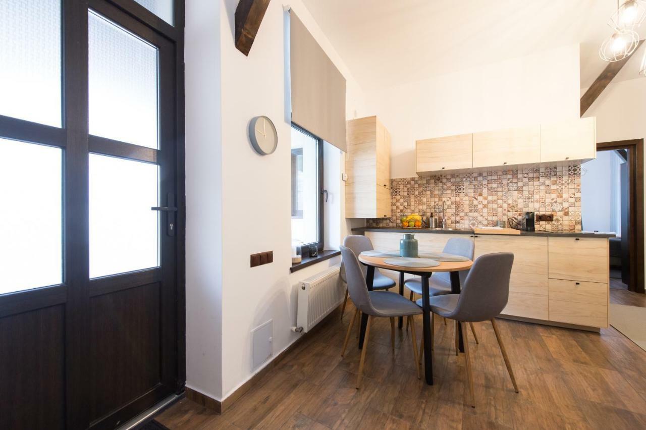 Lovely Brasov Flat With Patio And Mountain Views ภายนอก รูปภาพ